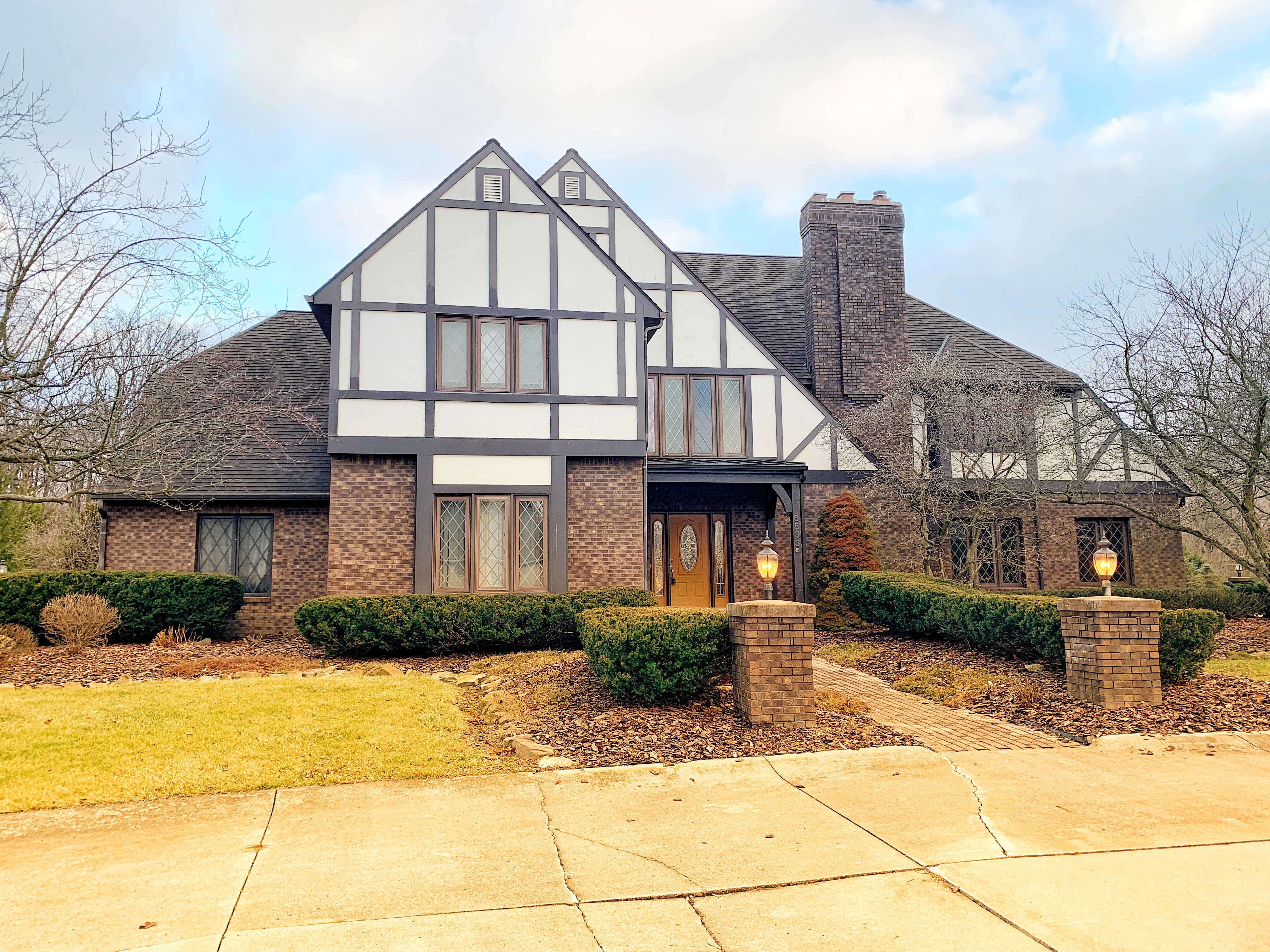West Hamilton Estate Home on Post Rd.