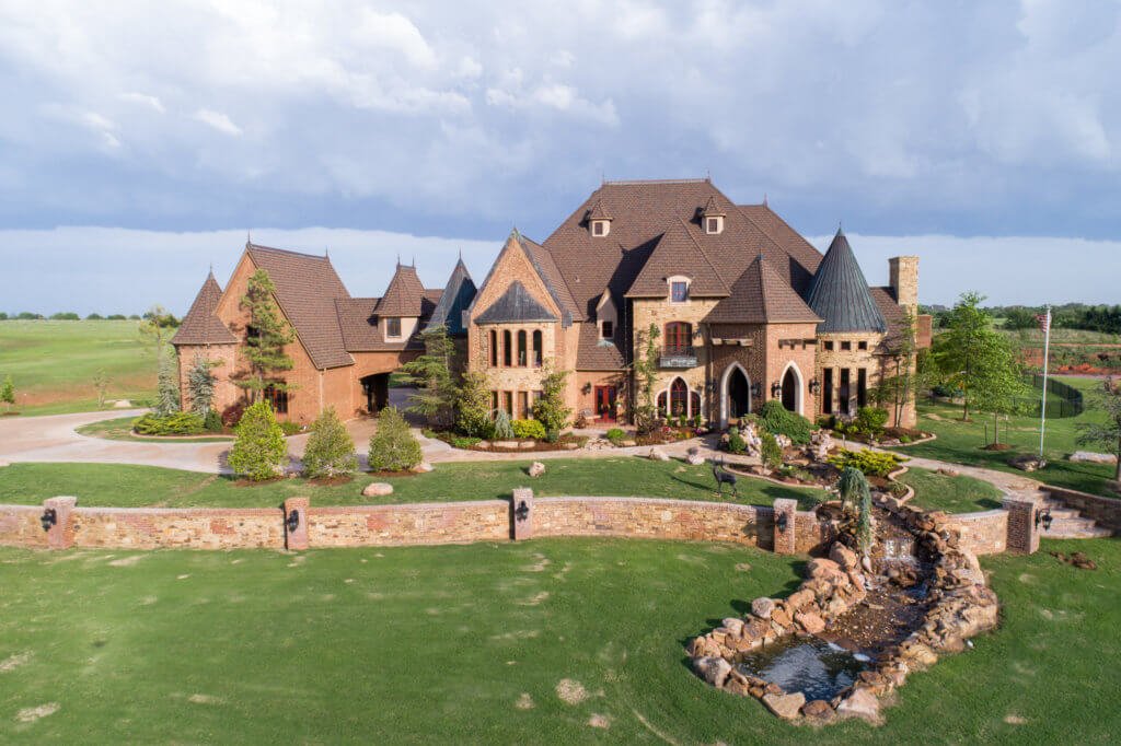 1/15 GORGEOUS HILL TOP ESTATE