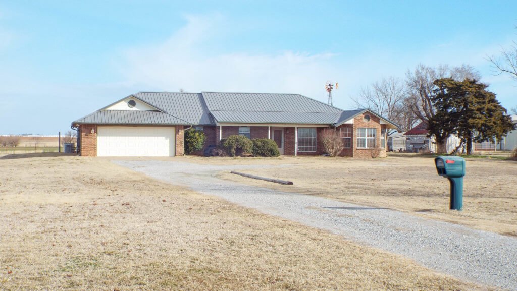 4/19 RANCH STYLE HOME * 19± ACRES * SHOP * HORSE BARN/STALLS