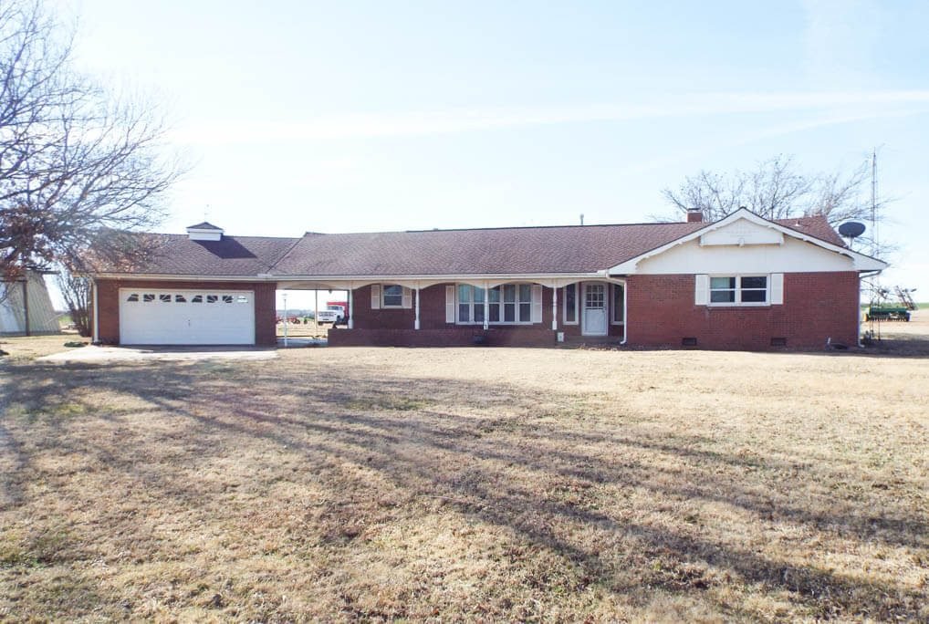 4/23 160± ACRES * HOME * MINERALS * FARM EQUIP & MORE!