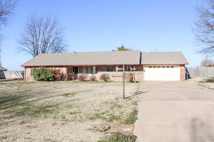 5/6 Perry Acres Addition * Brick Home * Large Lot