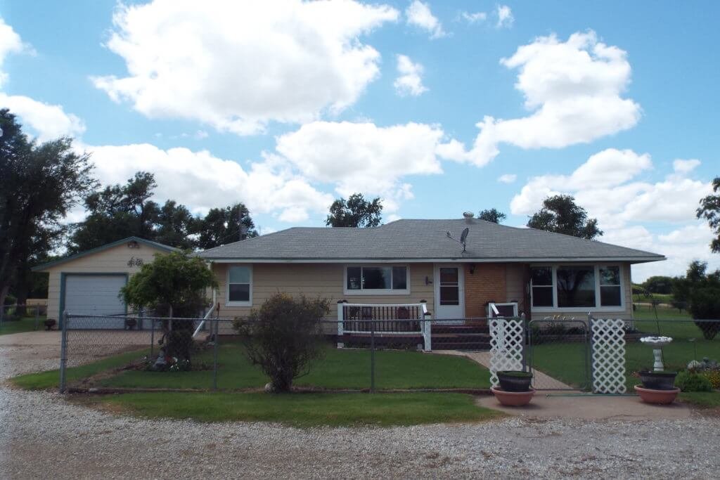 7/23 1, 528 SQFT HOME * 4.65± ACRES * MEDFORD OK