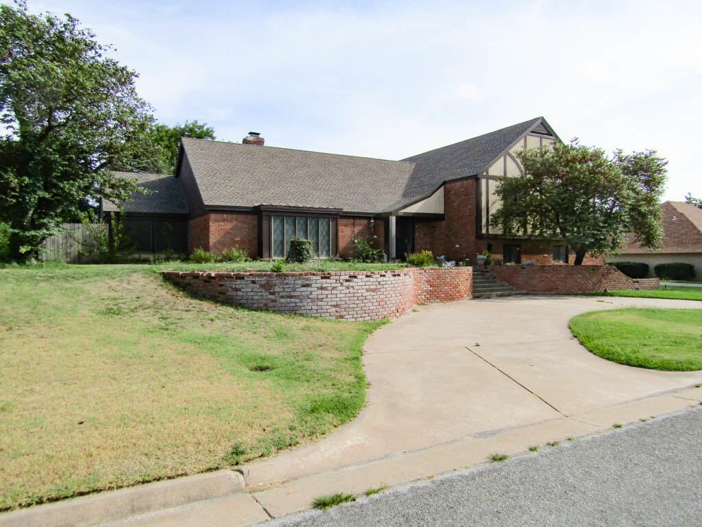 9/19 WILLOW WEST HOME * POOL * 3276 SQ.FT. * 3 BEDROOMS * 3 BATHROOMS ENID OK