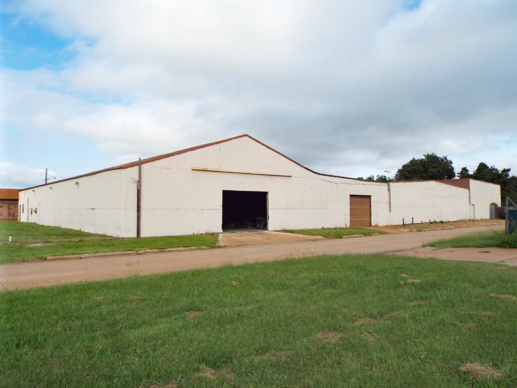 11/16 LARGE WAREHOUSE BUILDING * VINTAGE CARS
