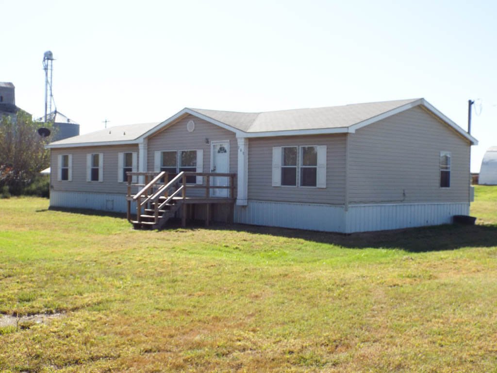 12/10 1, 848 SQFT MOBILE HOME * 2 - LOTS * MOVE IN READY HILLSDALE OKLAHOMA.