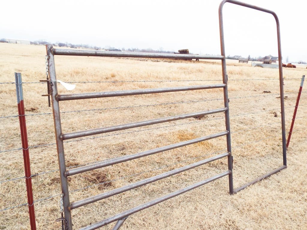 1/29 Vehicles - Motorcycles- Mowers- Cattle Panels - Misc