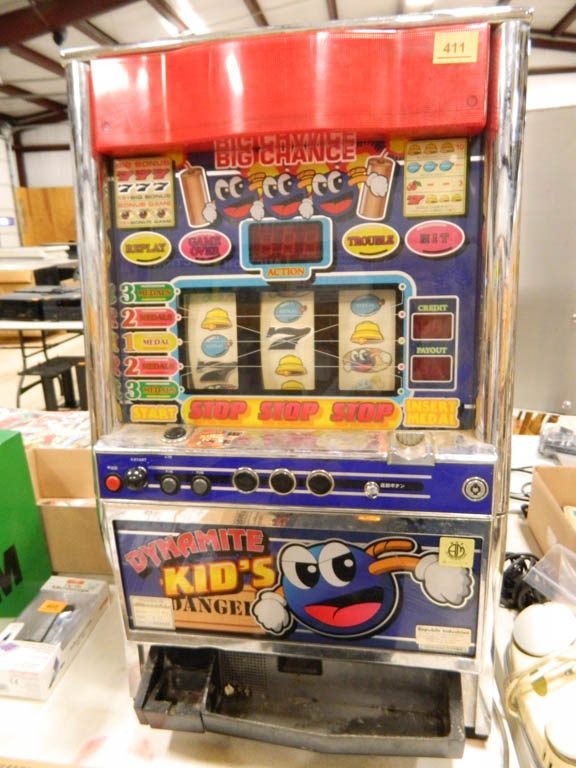 2/11 Online Only Auction - Musical- Antiques - Holiday- Sports
