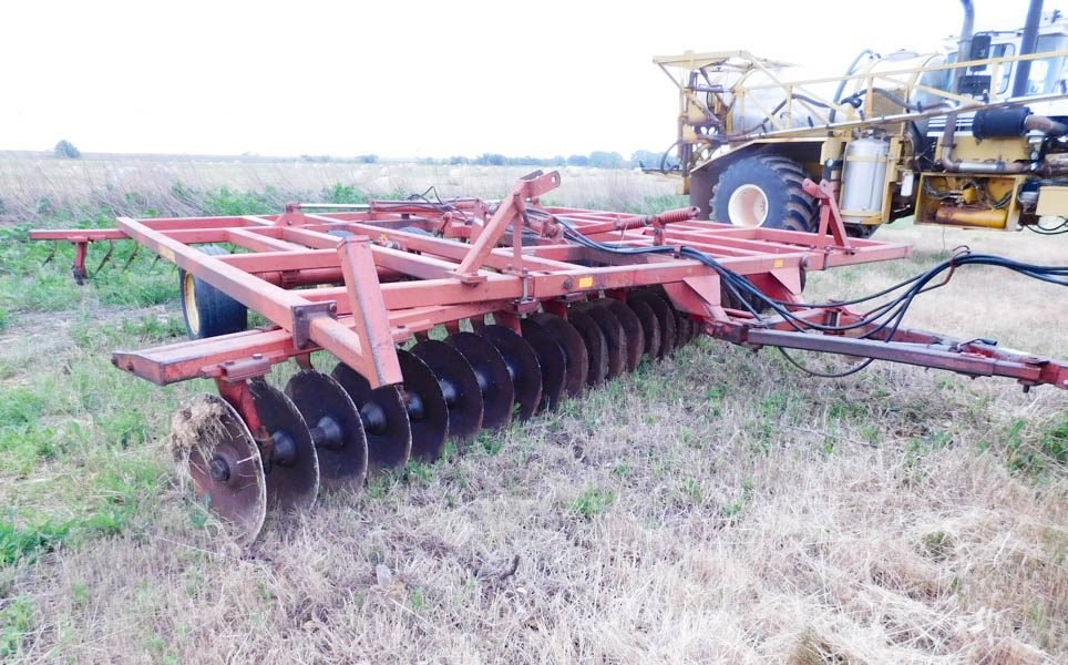 6/10 New Holland Tractor – Gleaner S77 Combine – Tillage