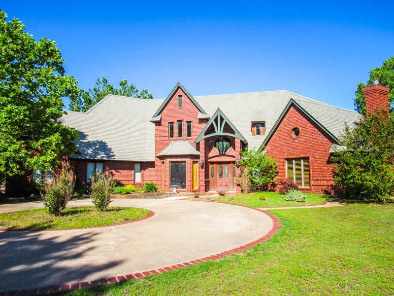 SOLD! 7/23 5, 322 SQ.FT. HOME * 5 CAR GARAGE * 2± ACRES * POND * POOL * ENID OK.