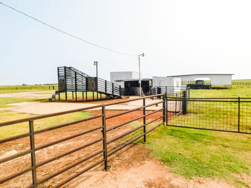 10/23 614± ACRES • GARFIELD COUNTY LAND • KREMLIN, OK AREA