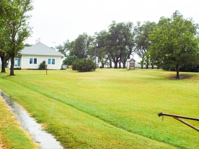 11/5 Country Home w/ 3.24± Acres, Large Barn, Close to Enid OK