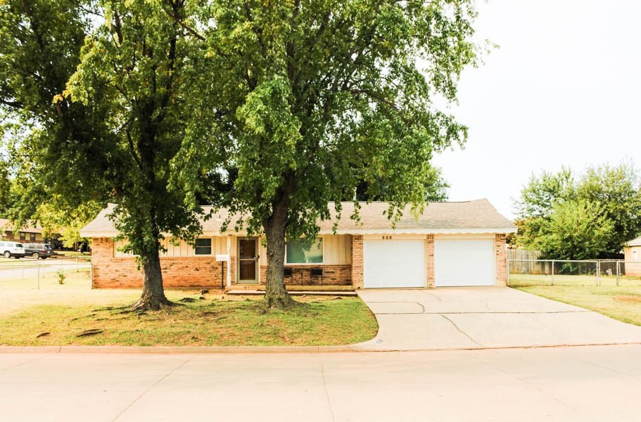 11/9 808 Hillcrest Dr. Enid OK