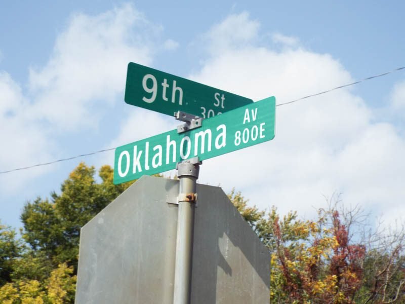 11/17 Large 2 Story Home, Apartment, Corner Lot, Ponca City OK
