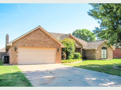 Tract 1: 4208 Country Club Dr. Enid, Ok.