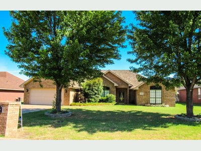 Tract 1: 4208 Country Club Dr. Enid, Ok.