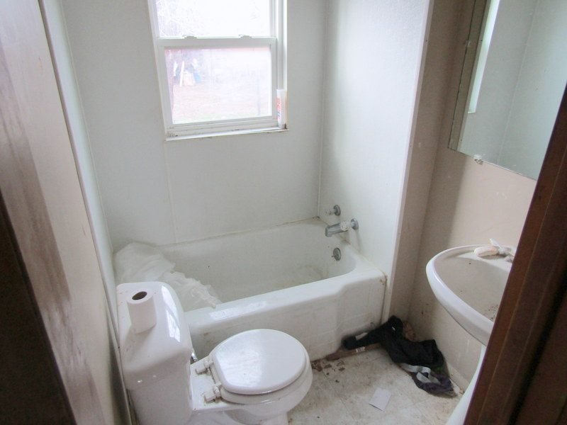 4/14 559 E OAK AVE * ENID OK