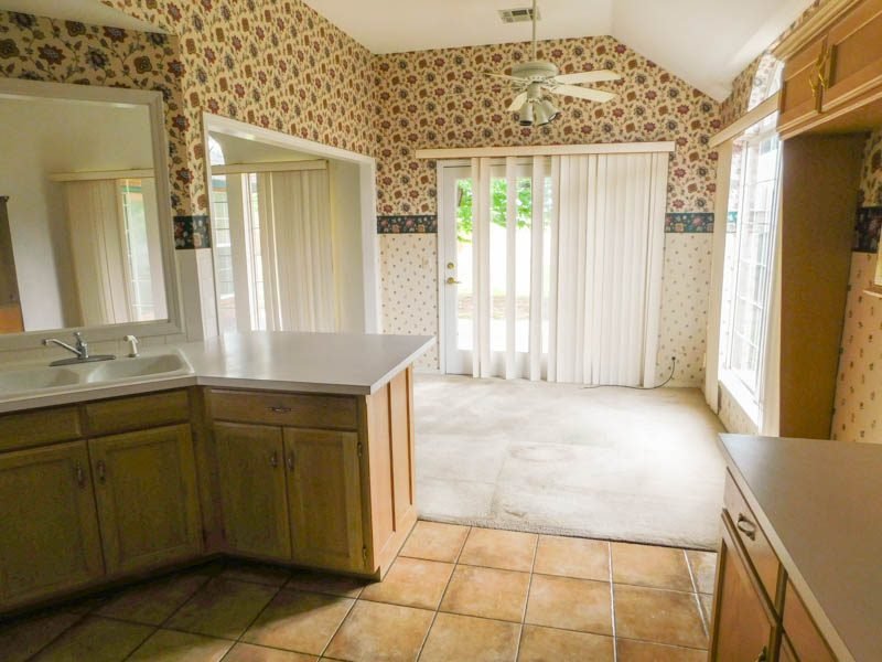 6/4 2202 CONSTITUTION ENID OK * BEAUTIFUL BRICK HOME