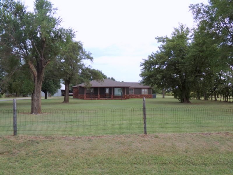 9/10 Country Home * 17± Acreage * Blacktop Enid OK