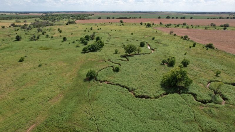 9/24 160 ± ACRES * CROPLAND/GRASS * POND * MEDFORD OK