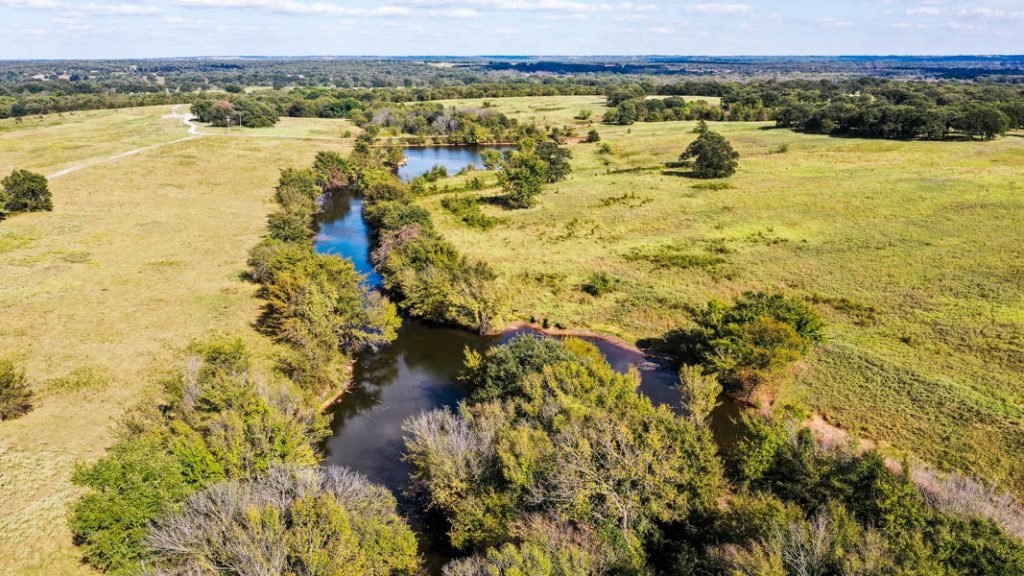 10/29 492± ACRES * LOVE COUNTY OKLAHOMA * TIMBER * GRASS * CROPLAND * IMPROVEMENTS * HUNTING * RECREATION * CATTLE/HORSE * LODGE * HOME