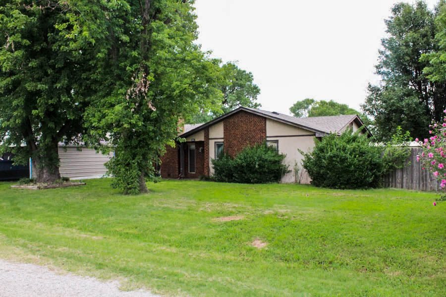 11/29 3 Bedroom * .5 acres MOL * Some Recent Updates * Established Trees * Quiet Neighborhood