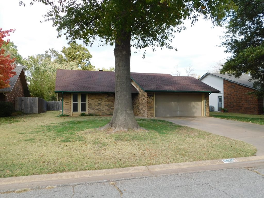 12/16 HERITAGE HILLS ADDITION * NICE BRICK HOME * ENID, OKLAHOMA