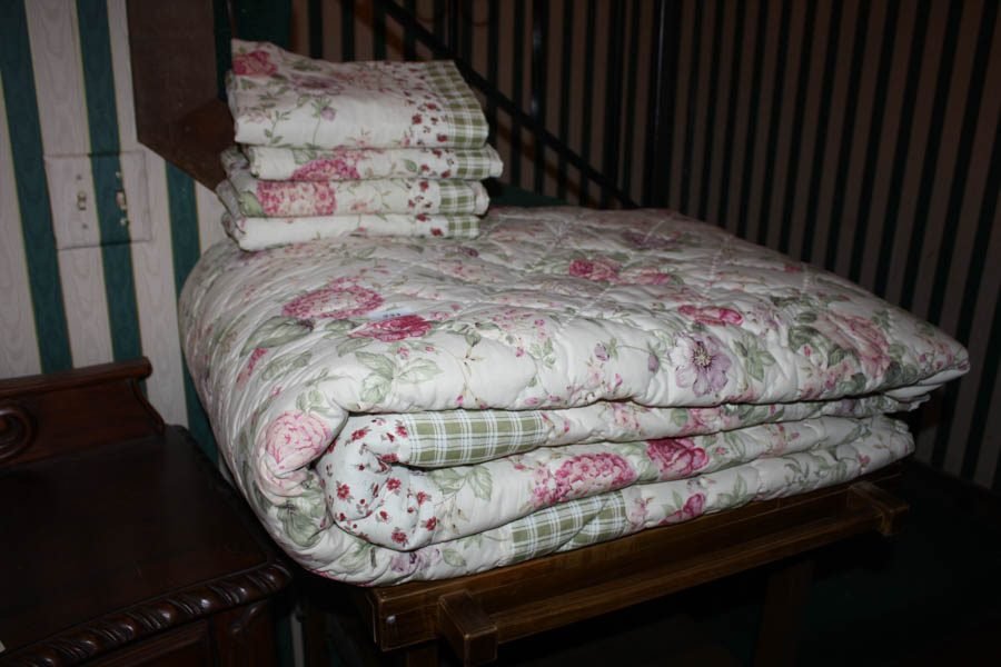 3/20 Quilts * Dish Sets * Precious Moments * Kitchenware & Gadgets * Jewelry * Holiday Décor * Vintage * OU Décor * Children’s Books & Toys * Furniture * Glassware * NIB Decorative Items * Silk Flowers * Electronics