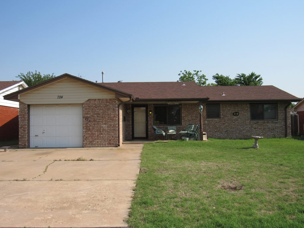 6/21 NICE BRICK HOME * 3 BEDROOM * MOVE -IN-READY * ENID OKLAHOMA
