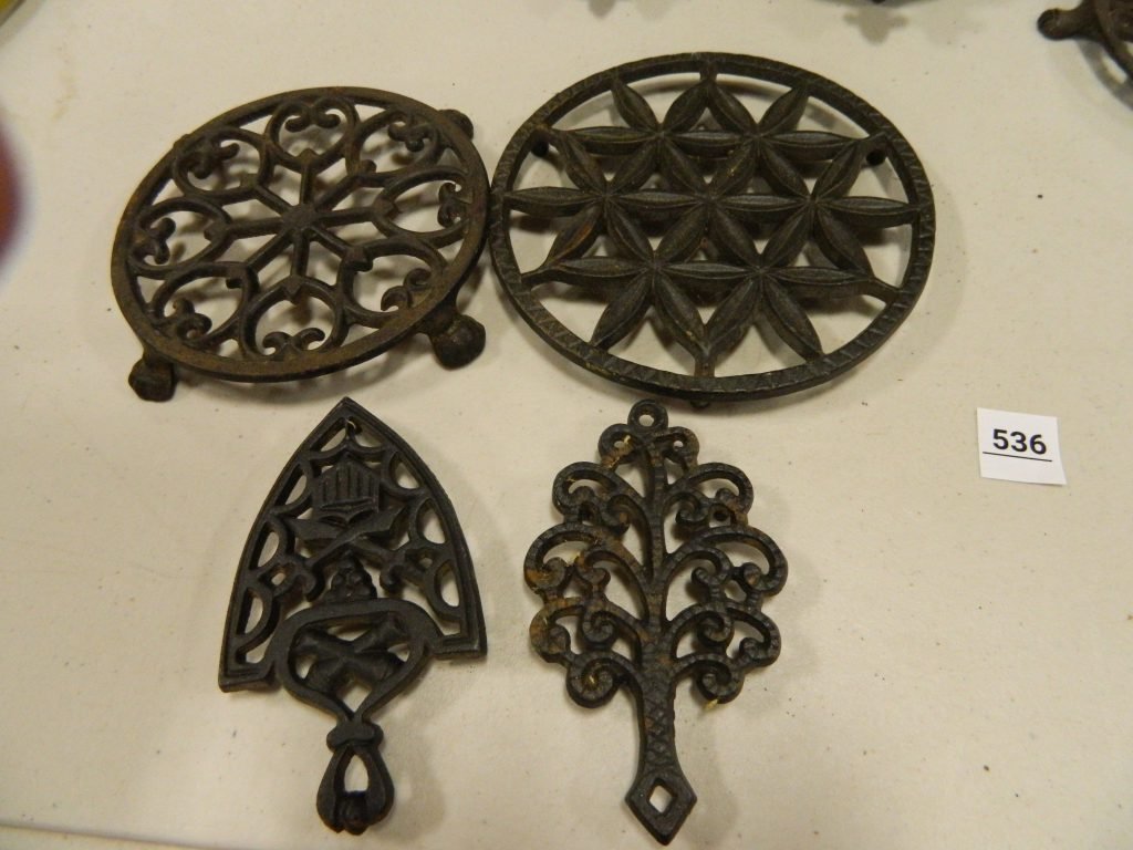 6/26 Figurines – Trains – Egg Plates – Pyrex – Glassware – Bells – Décor – Brass – Oil Lamps – Frankoma