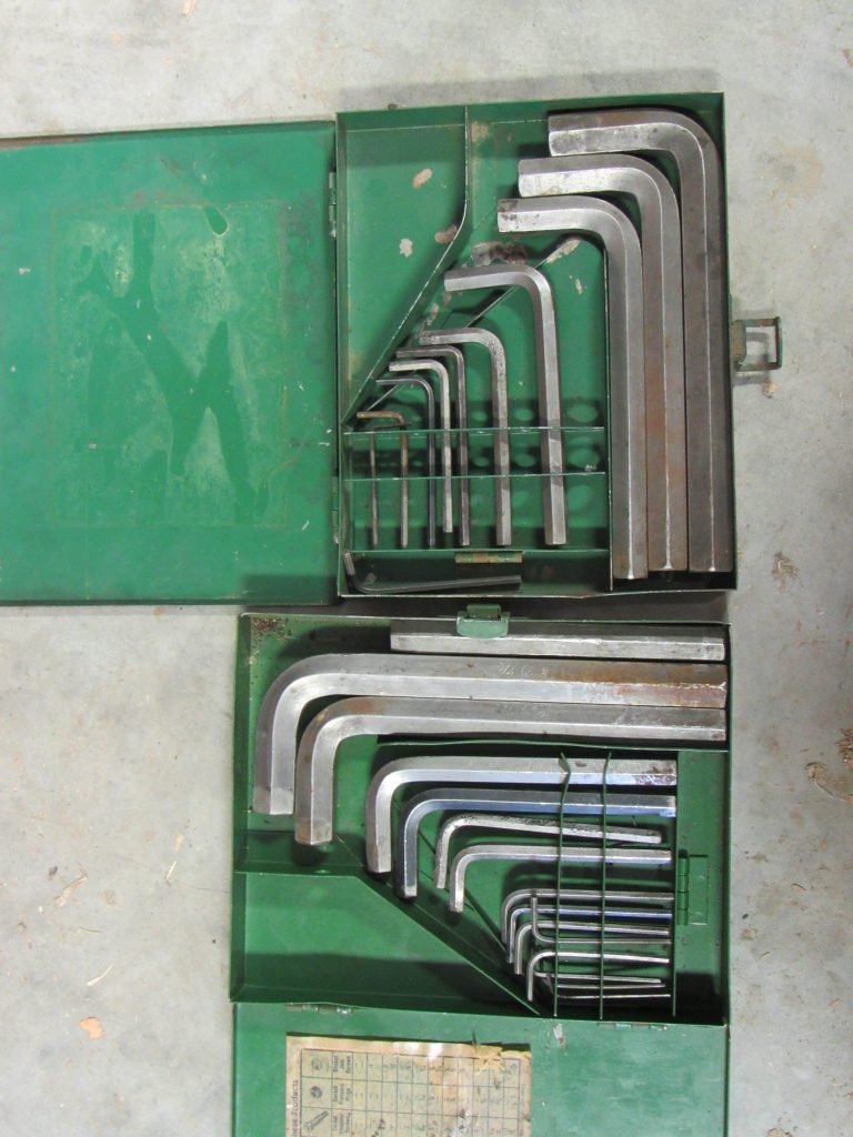 8/2 LARGE AMOUNT OF SNAP-ON – MAC TOOLS * LARGE MAC TOOL BOX * TRACTORS * 2000 F150 * VINTAGE JOHN DEERE TOYS * “NEW” JOHN DEERE Z515E MOWER