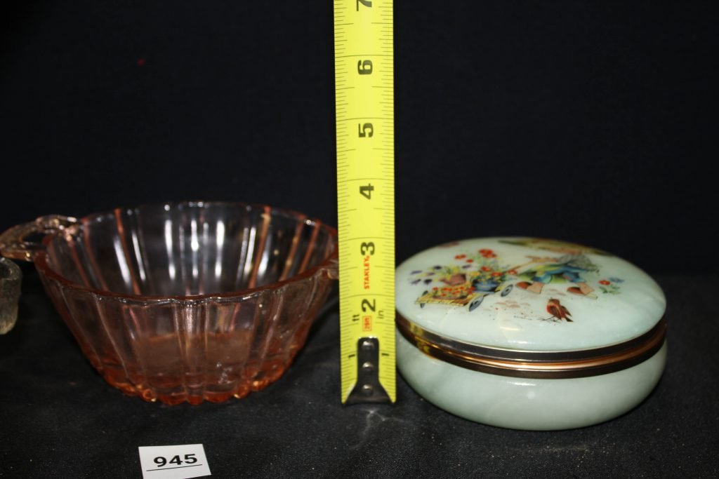8/2 Glassware – Trinkets – Vintage Toys –Crafting Items – Pyrex – Bernina – Kitchen – Household