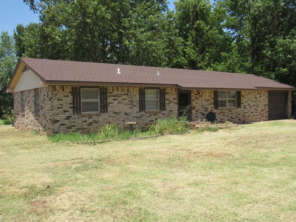 8/18 LARGE LOT * 1, 315 sq.ft. HOME * 40x40 SHOP * LAHOMA OK