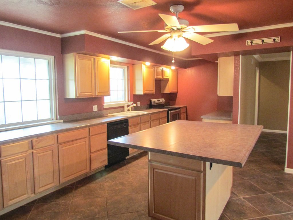 9/27 Home & Acreage, 2737 sg.ft –4.12± Acres – Chisholm School District- 30x40 Shop