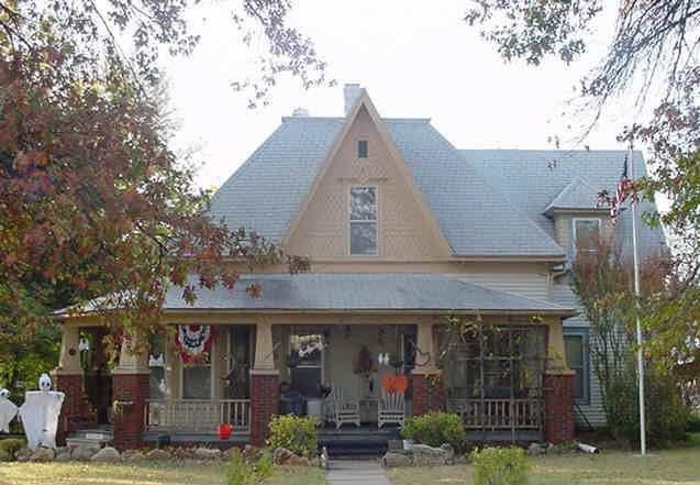 11/1 Historical Home, 215 W College Blackwell Oklahoma, 1, 728 sqft