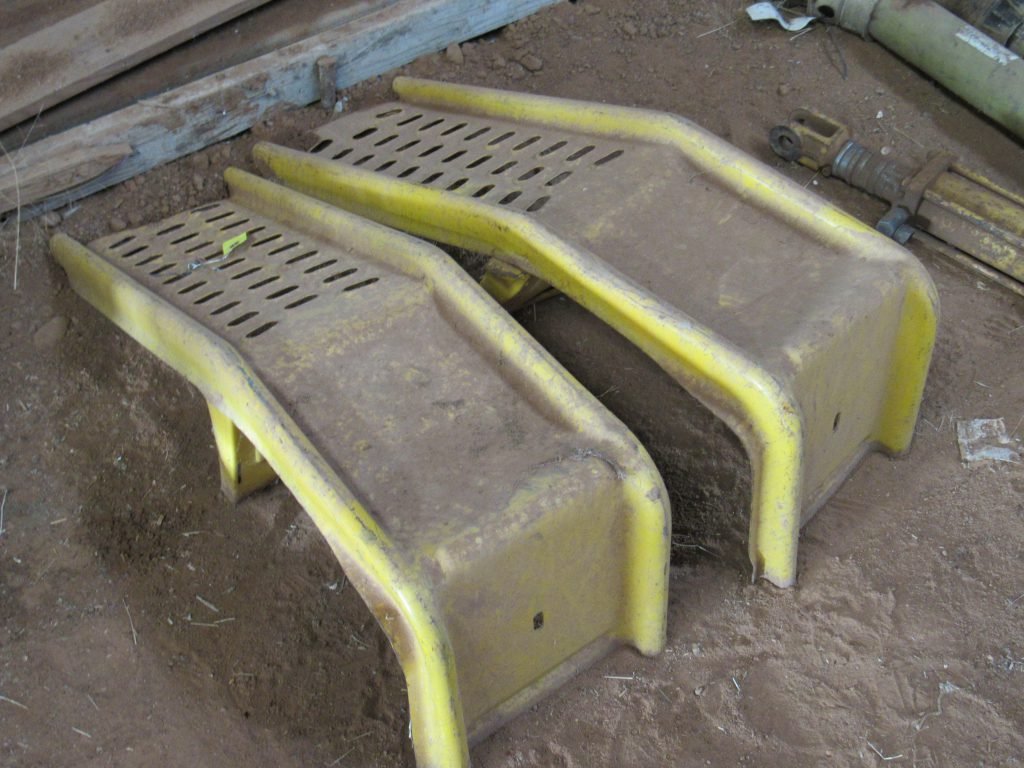 1/16 DOZER * TRACTOR * TRUCKS * TRAILERS * TILLAGE
