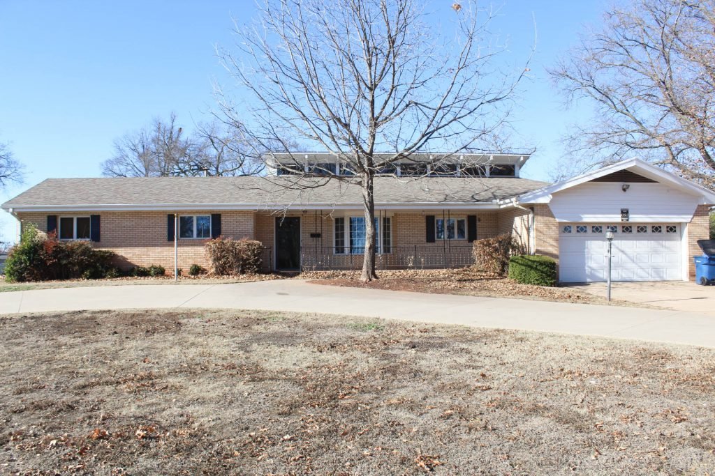 2/8 5 Bedroom/4 Baths * ½ Acre * Quiet Neighborhood * Skyline Dr. * Large Backyard Circle Drive * Cul De Sac * Sprinkler System
