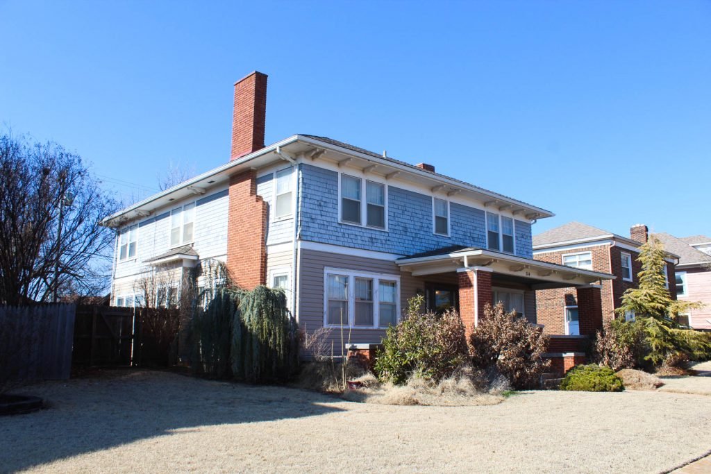3/21 Historical Home * 2 Story * 4/5 Bedrooms * Wood Floors Beautiful Backyard * Basement * Chandeliers * ElReno Oklahoma