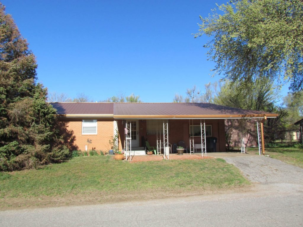 203 N 3rd St Carmen OK