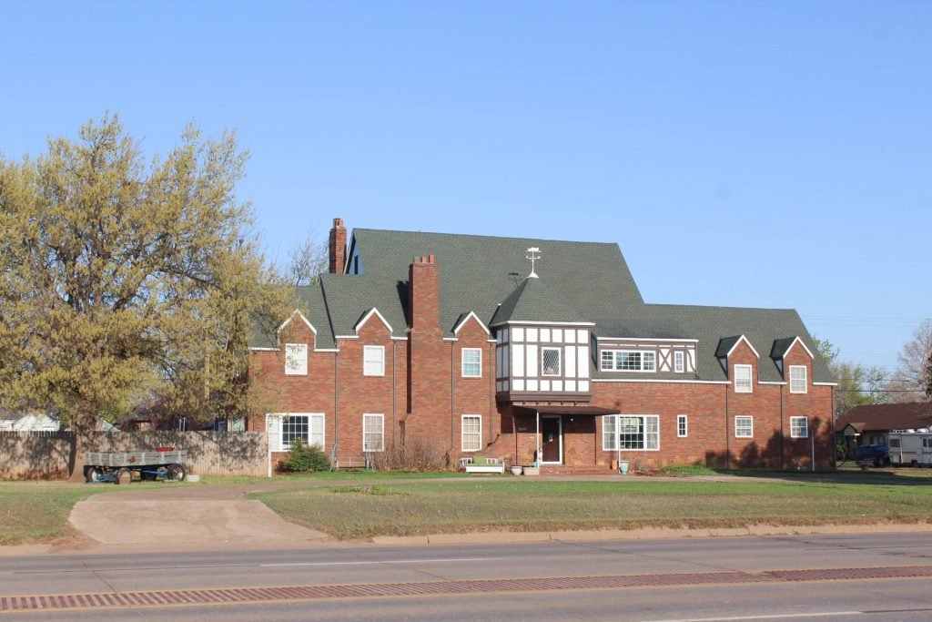 5/19 Historical Home * Corner Lot * Waterford Crystal Chandelier * Circle Drive * 7 Lots * Endless Possibilities