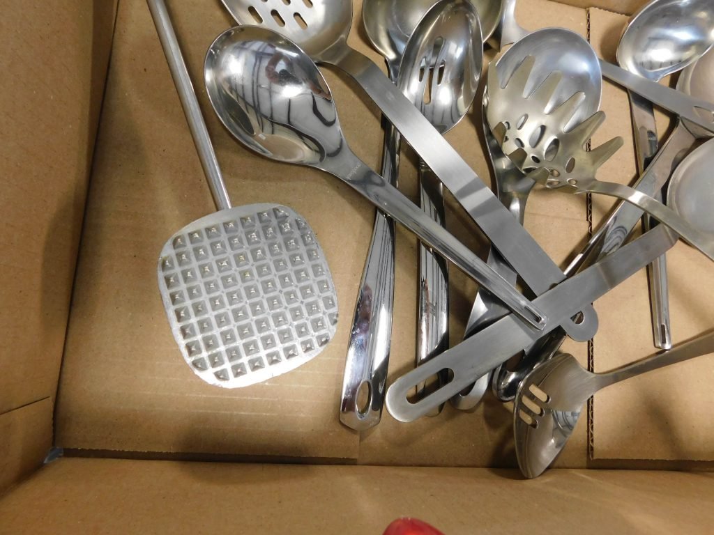 8/6 Cookware - Cutlery - Knife Collection - Tools - Reloading Equip - Bullets - Bullets - Brass - Hunting Items - Vintage License Plate