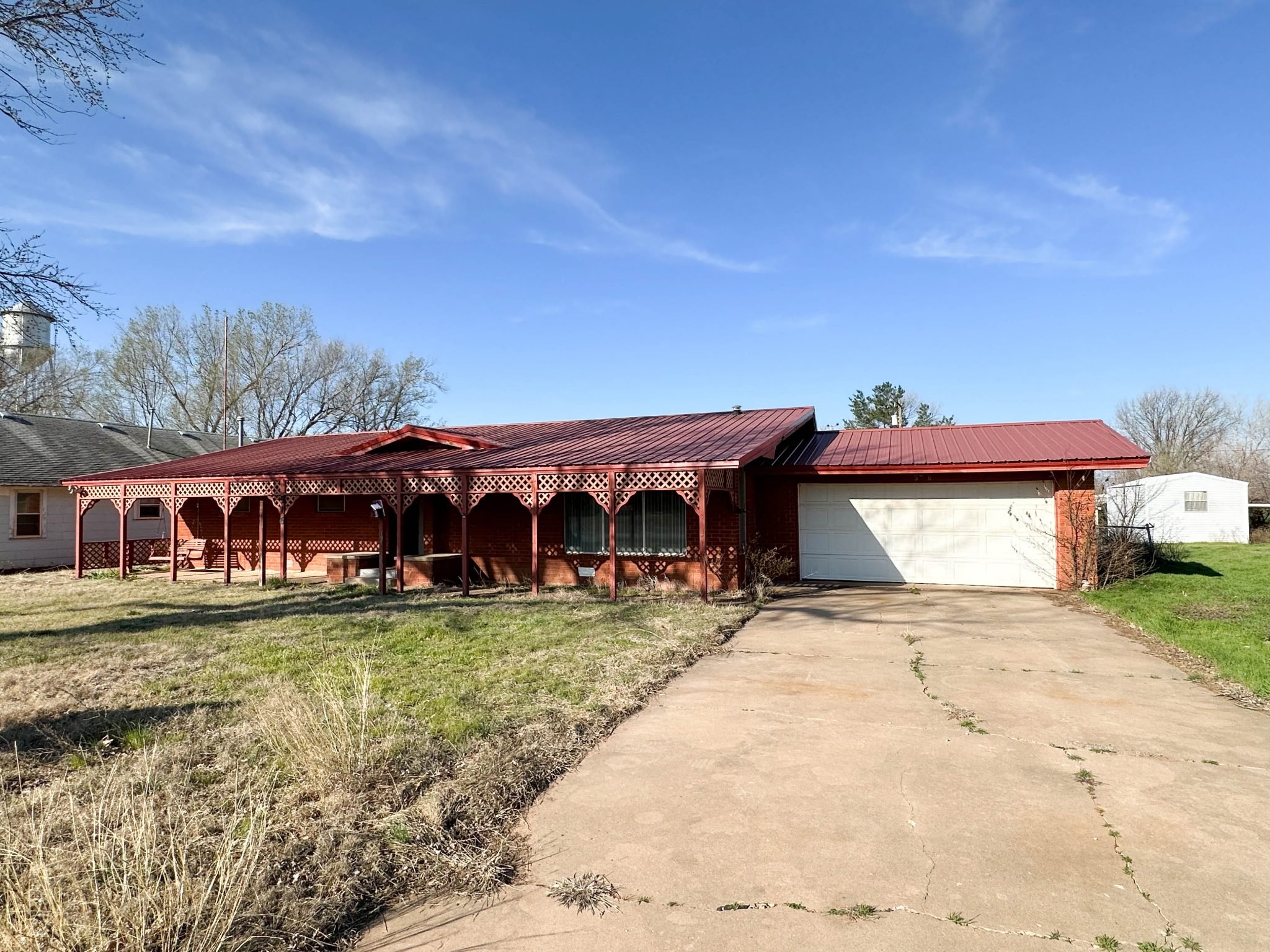 Lot 1: 516 N Main St Aline Ok 73716