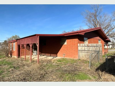 Lot 1: 516 N Main St Aline Ok 73716