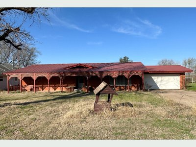 Lot 1: 516 N Main St Aline Ok 73716