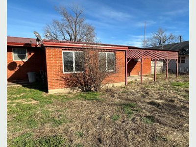 Lot 1: 516 N Main St Aline Ok 73716