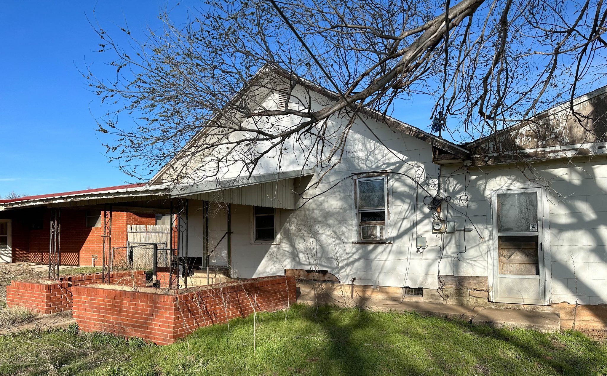 Lot 2: 512 N Main & 502 N Main St Aline, Ok 73716