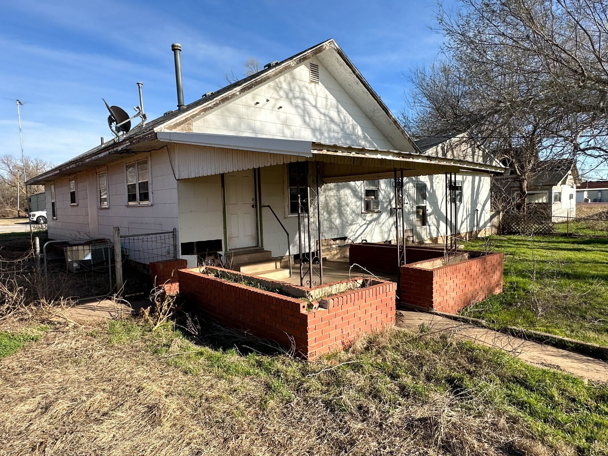 Lot 2: 512 N Main & 502 N Main St Aline, Ok 73716