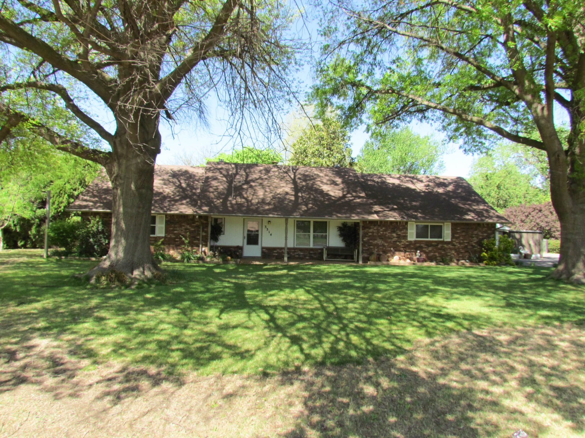 5/20 HOME * ACREAGE * SHOP * RV STORAGE * STORM SHELTER * YARD SPRINKLER * NEW HVAC * CHISHOLM SCHOOLS