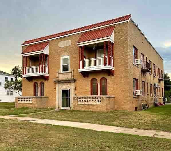 9/30 INVESTMENT OPPORTUNITY * LOS PIMIENTOS APARTMENTS * 13 UNIT BLDG * DUPLEX * NEWLY RENOVATED * ENID OKLAHOMA