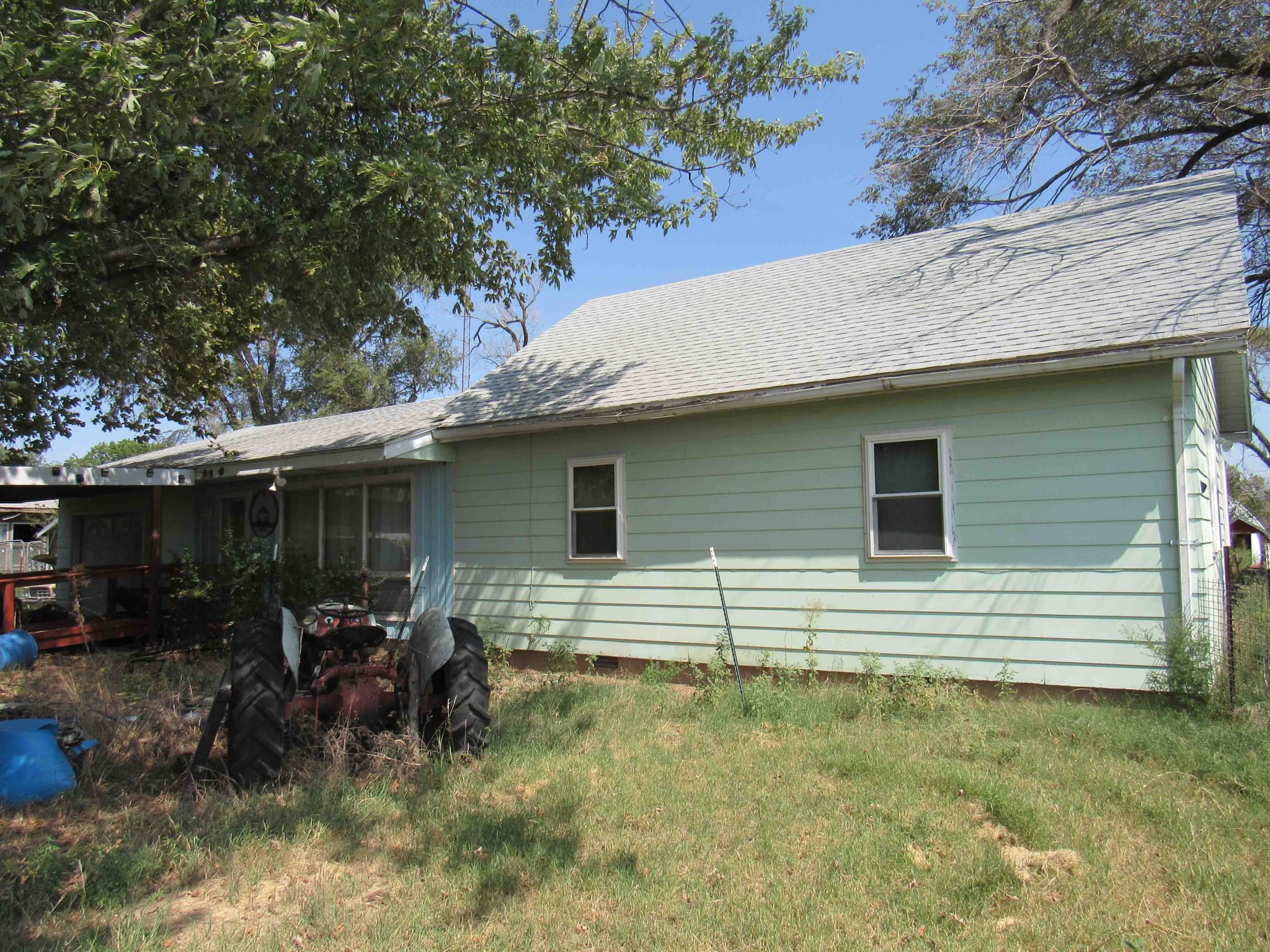 TRACT 5: 1364 Maple St. Wakita, Oklahoma