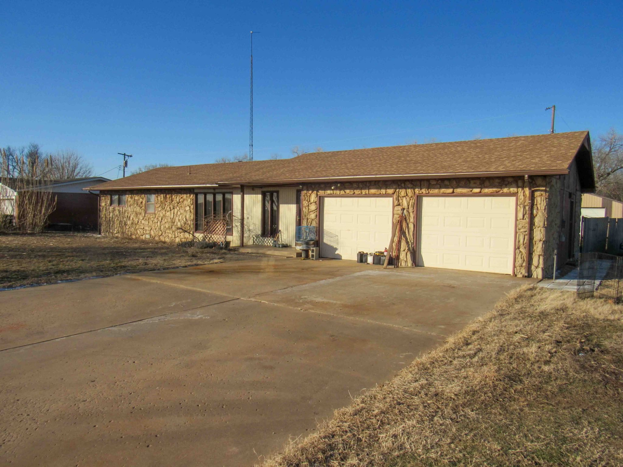 3/5 1, 625 SQ. FT HOME * SHOP * INVESTMENT OPPORTUNITY * ENID OKLAHOMA